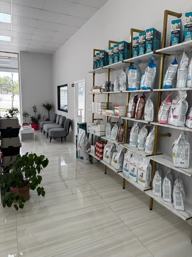 Mama rafı - Royal Canin ve Reflex ürünler